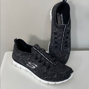 Skechers memory  foam slip on women’s sneakers 8.5